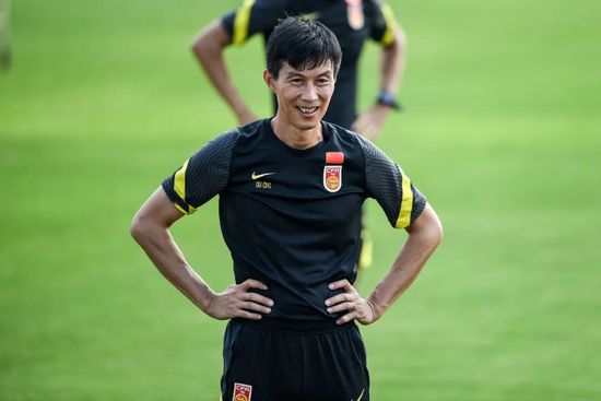 连卡梅隆年夜神讲故事都不是强项呢，他的《阿凡达》剽窃《与狼共舞》的确到了反常的境界，连男主角的措辞语气和手势都一样，不信你本身找来看看。